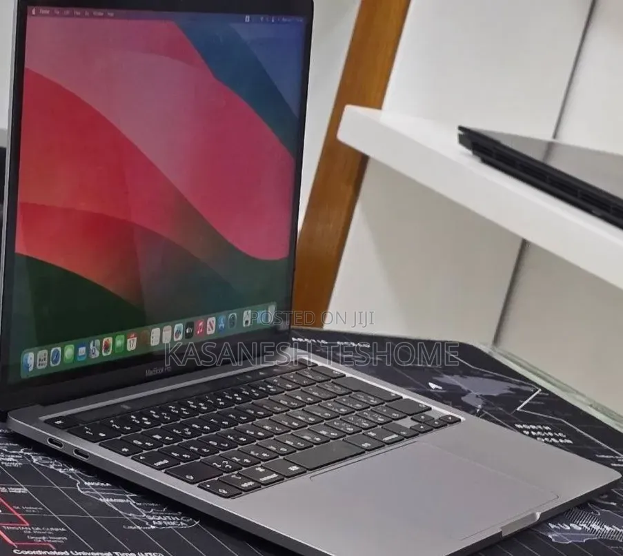 New Laptop Apple MacBook 2020 8GB Intel Core i5 SSD 512GB