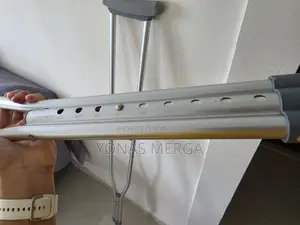 Crutches With Soft Rubber Handle寨替recovery From Foot, Leg, Ankle, Knee