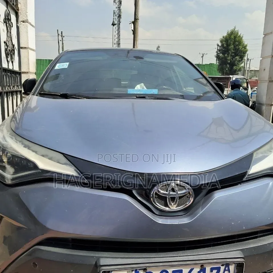 Toyota C-HR 2021 Blue
