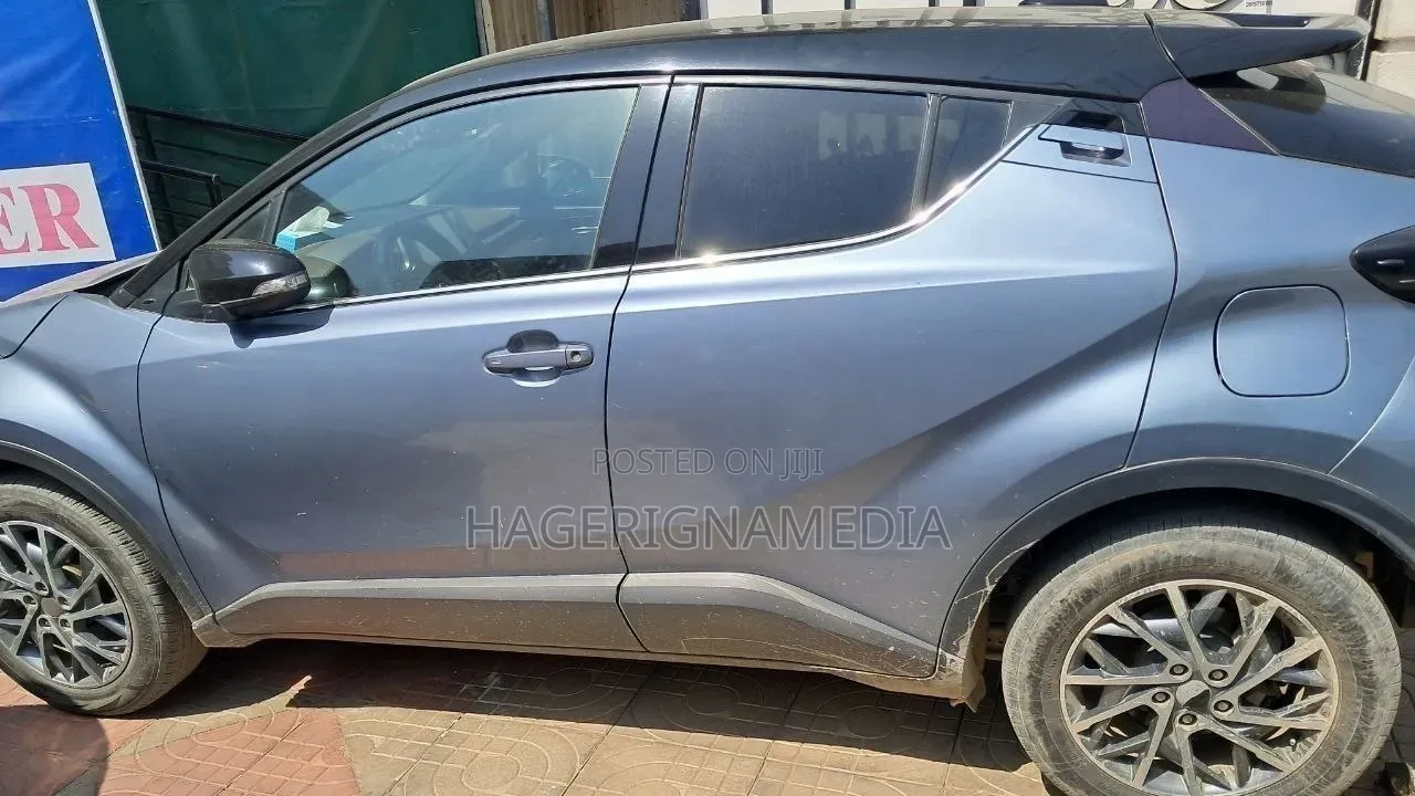 Toyota C-HR 2021 Blue