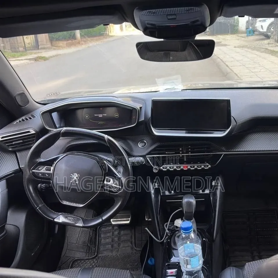Peugeot 2008 2022 Gray