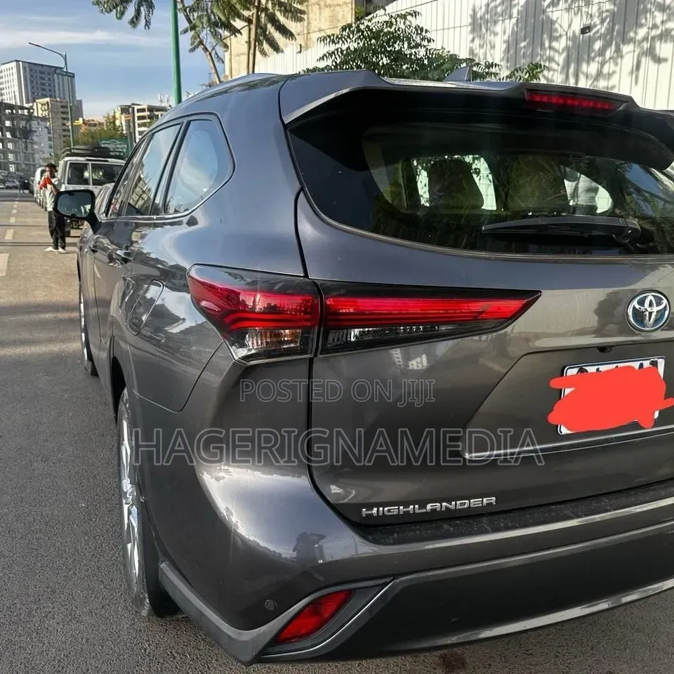 Toyota Highlander 2023 Gray