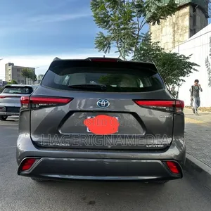 Toyota Highlander 2023 Gray