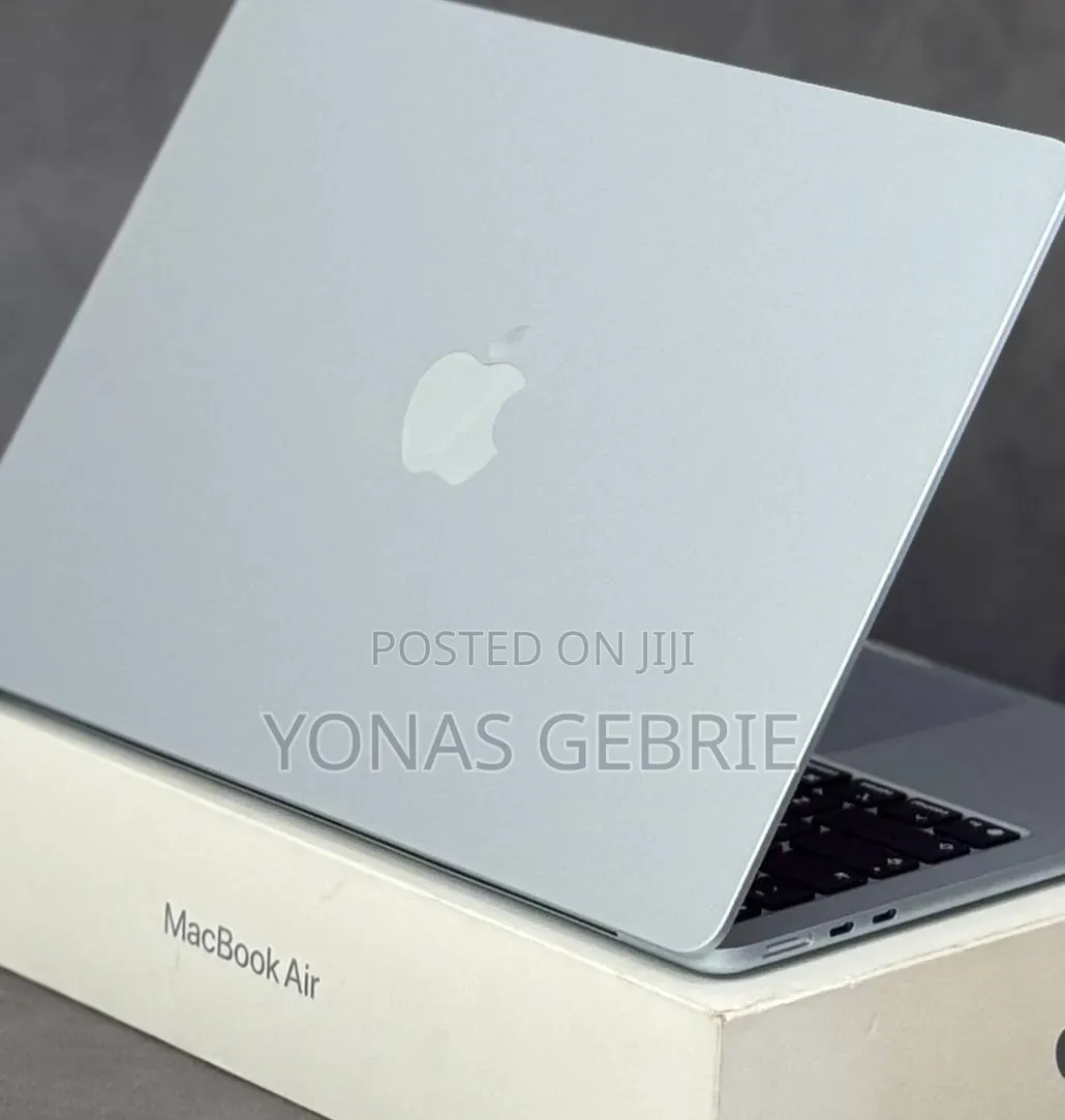 New Laptop Apple MacBook 16GB Apple M5 SSD 512GB
