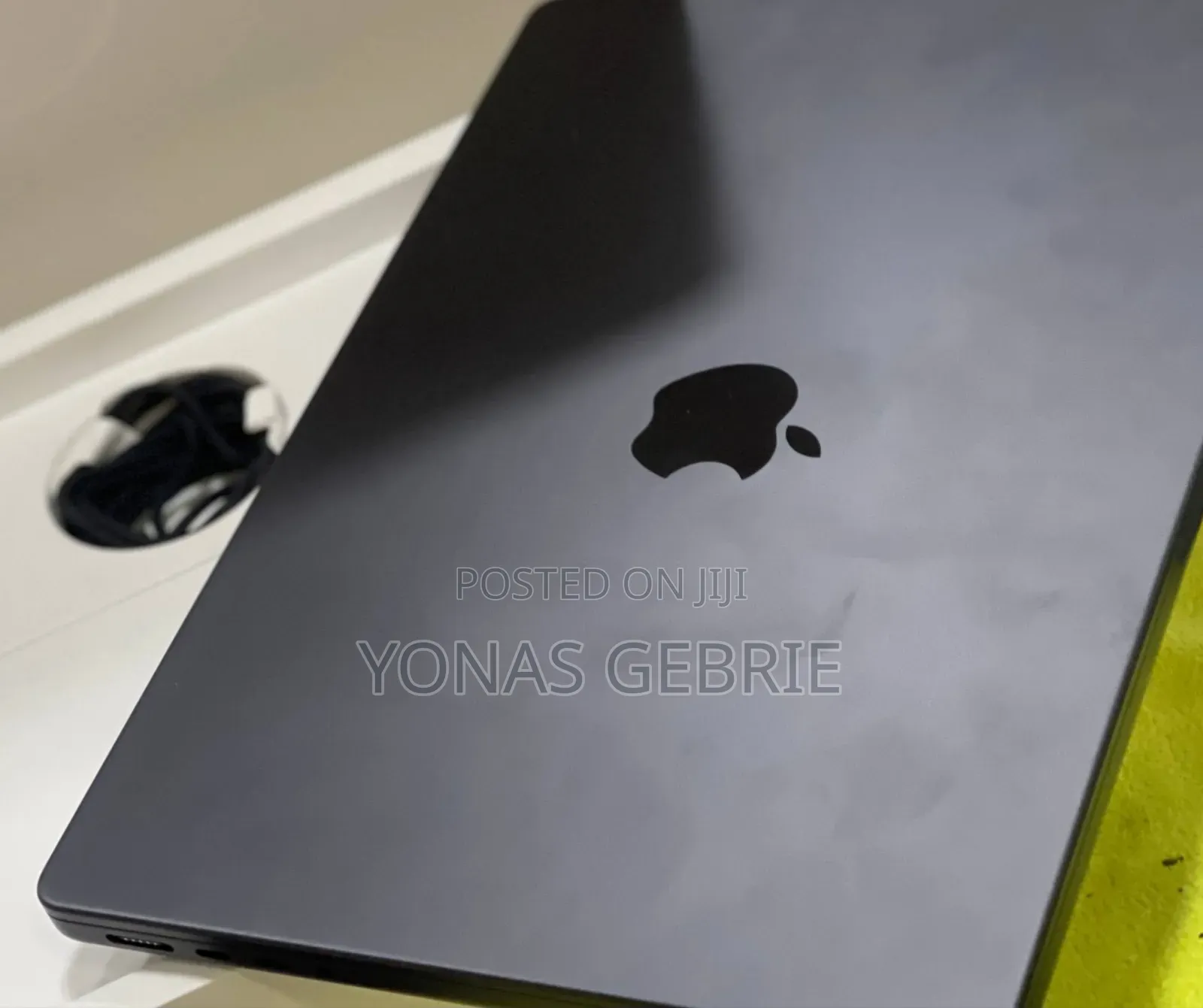 New Laptop Apple MacBook Pro 2025 M5 16GB Apple M5 Pro SSD 512GB