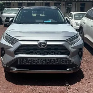 Toyota RAV4 2022 Silver