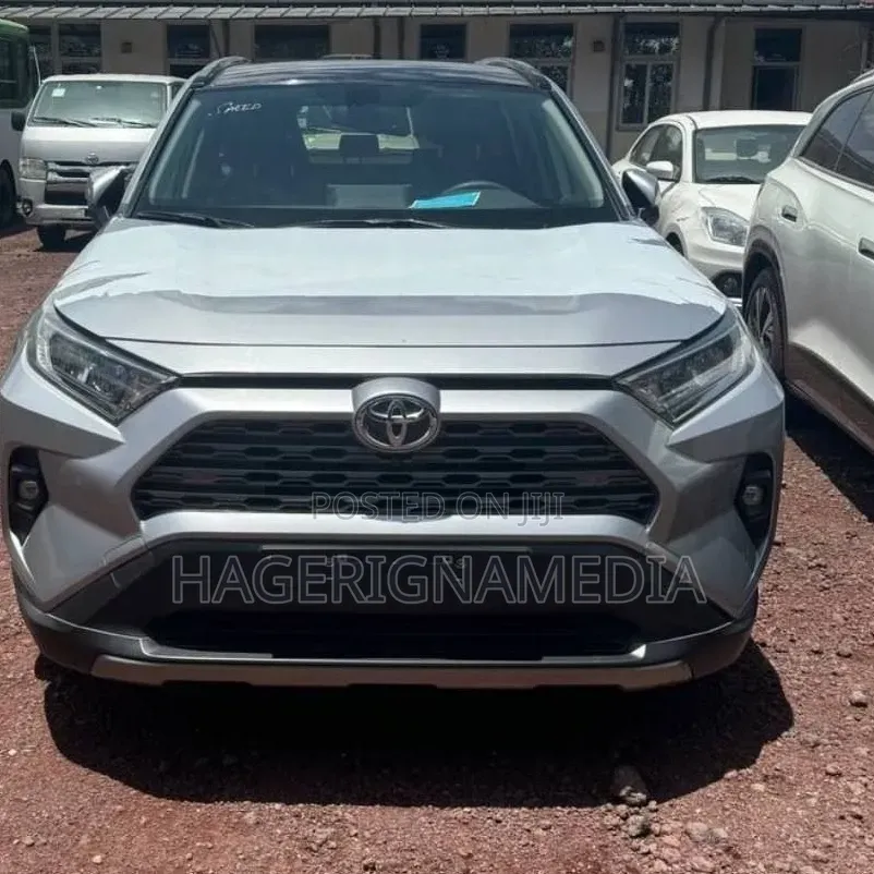 Toyota RAV4 2022 Silver