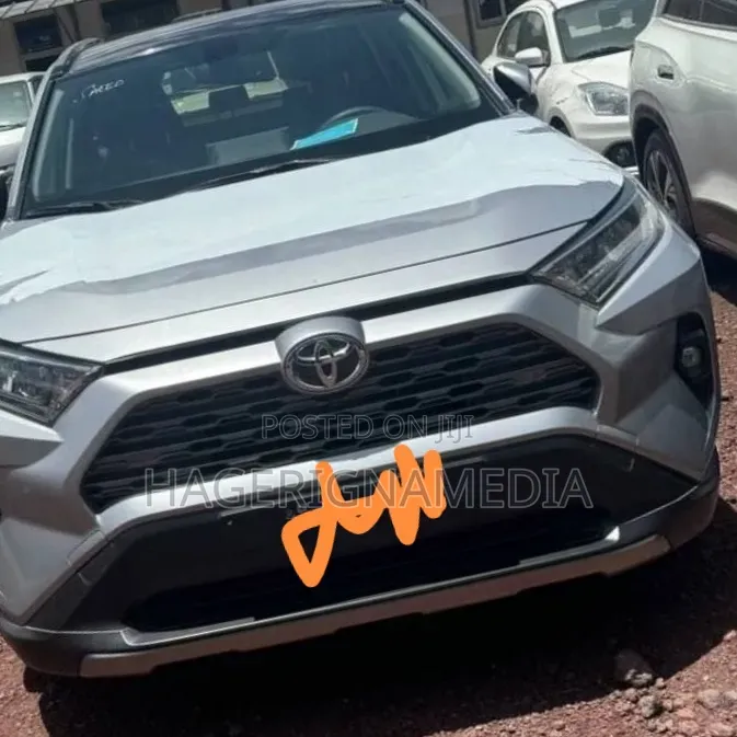 Toyota RAV4 2022 Silver