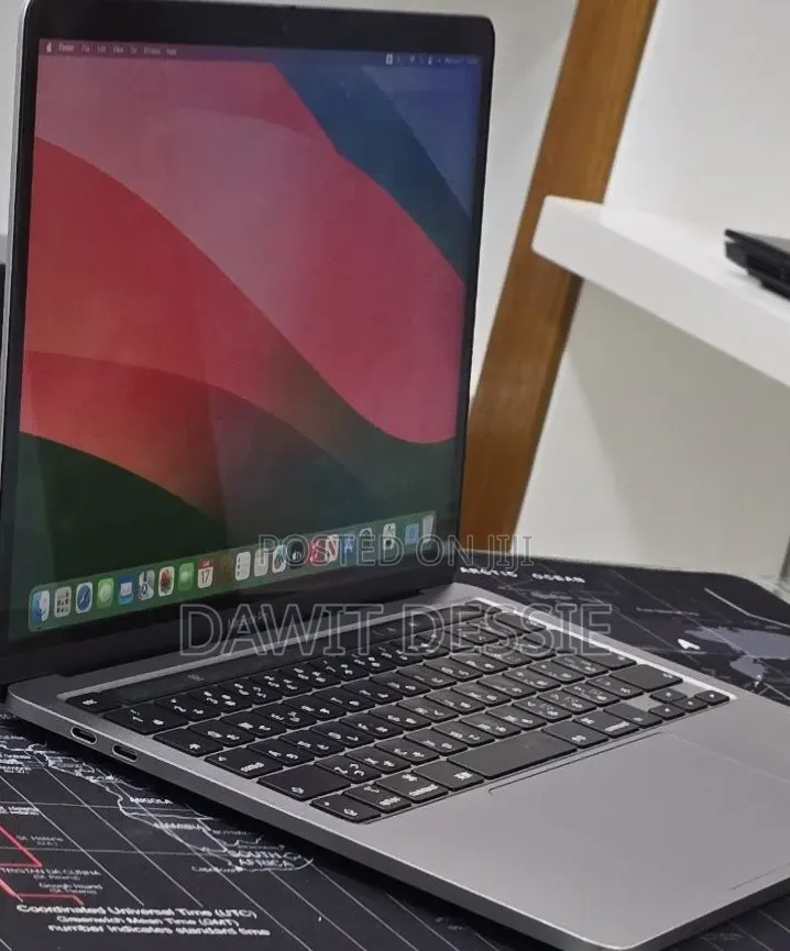New Laptop Apple MacBook Pro 2020 8GB Intel Core i5 SSD 512GB