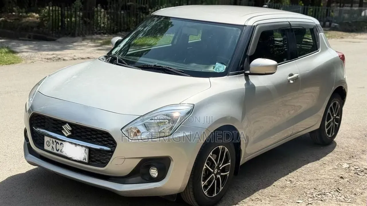 Suzuki Swift 2022 Silver