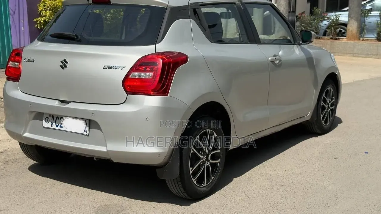 Suzuki Swift 2022 Silver