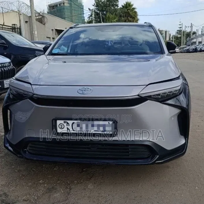 Toyota bZ4X 2024 Silver