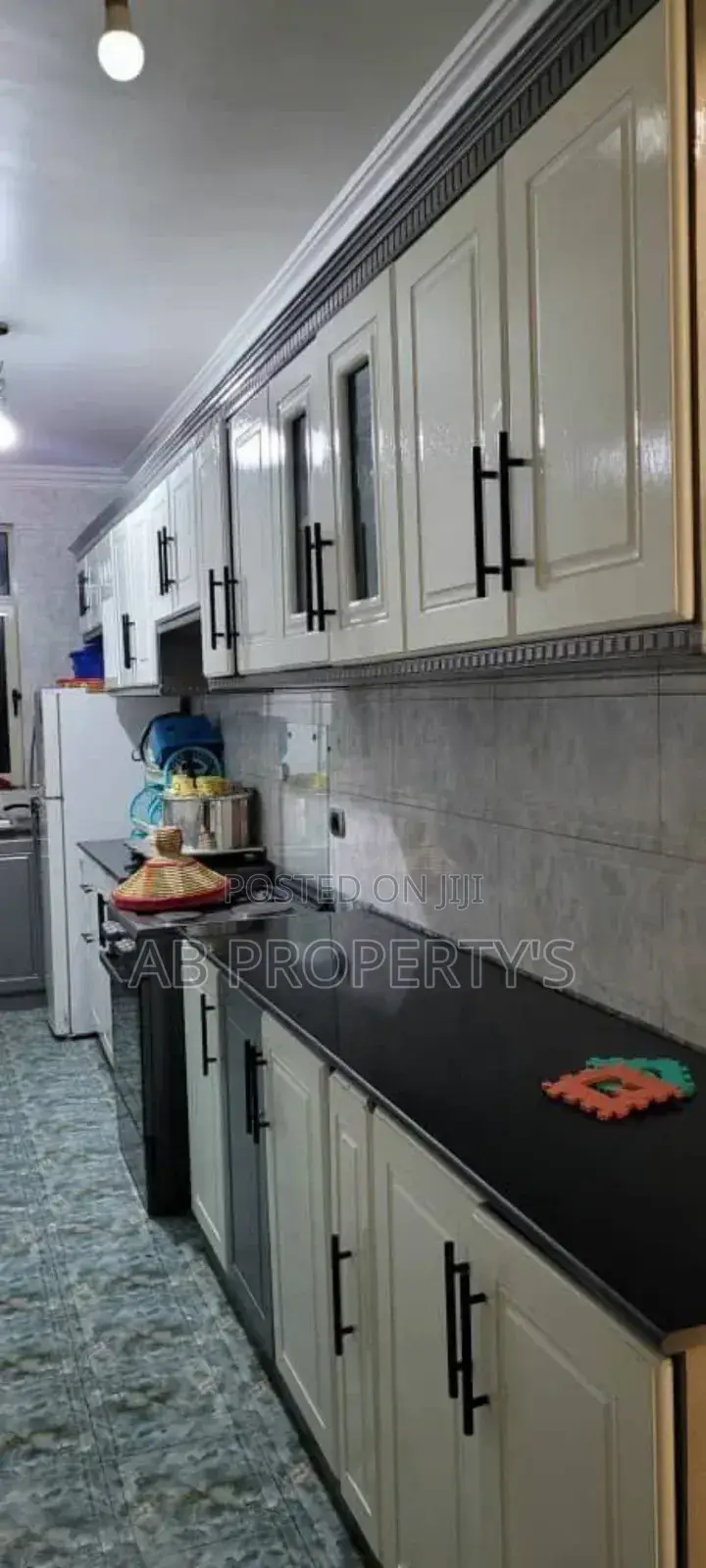 Furnished 3bdrm Apartment in ሰሜን ማዘጋጃ አዳም ዘውድ ሆቴል, Gullele for sale