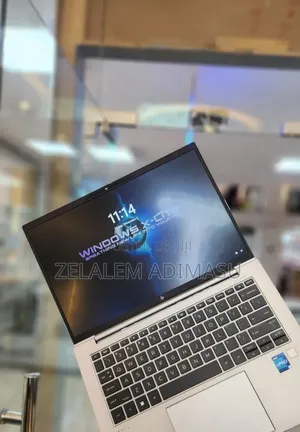 New Laptop HP ZBook Firefly 16 G10 16GB Intel Core i7 SSD 512GB
