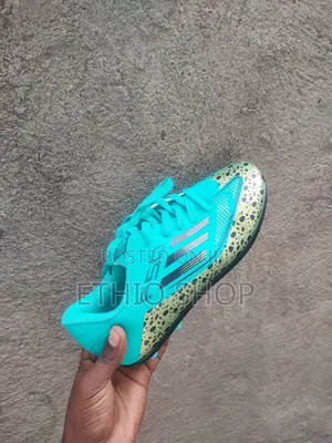 Kids Football Shoes,ታኬታ
