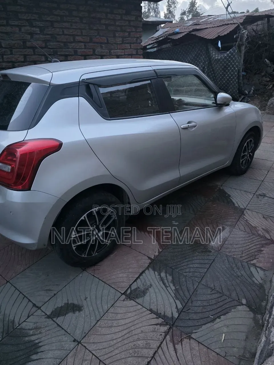 Suzuki Swift 2022 Silver