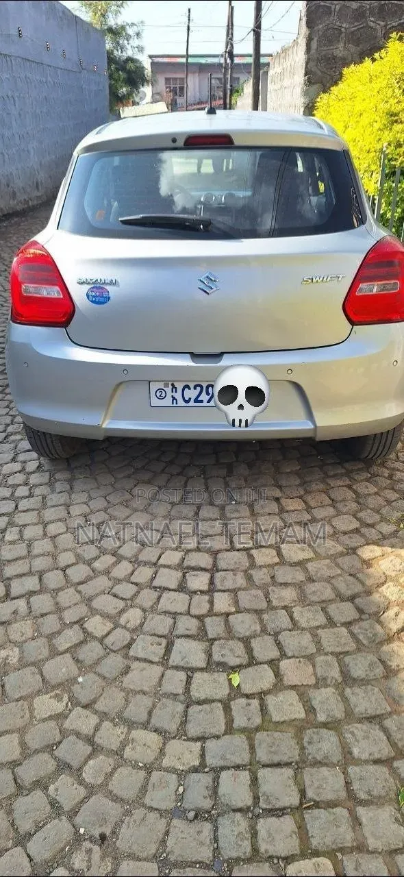 Suzuki Swift 2022 Silver