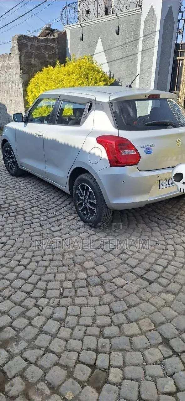 Suzuki Swift 2022 Silver
