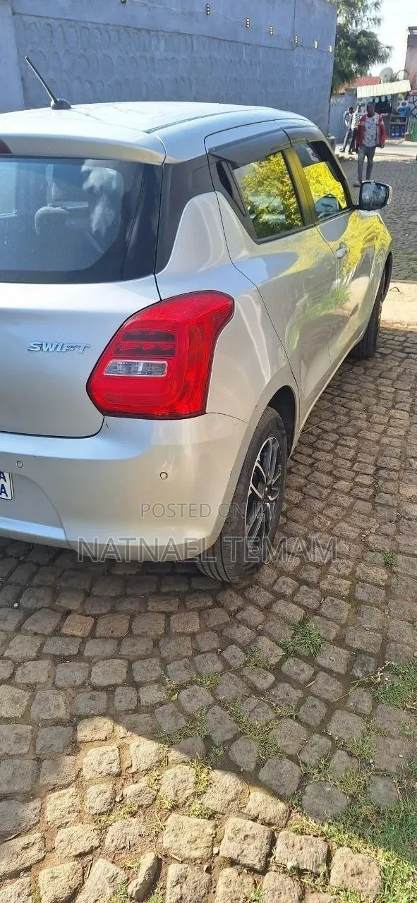 Suzuki Swift 2022 Silver