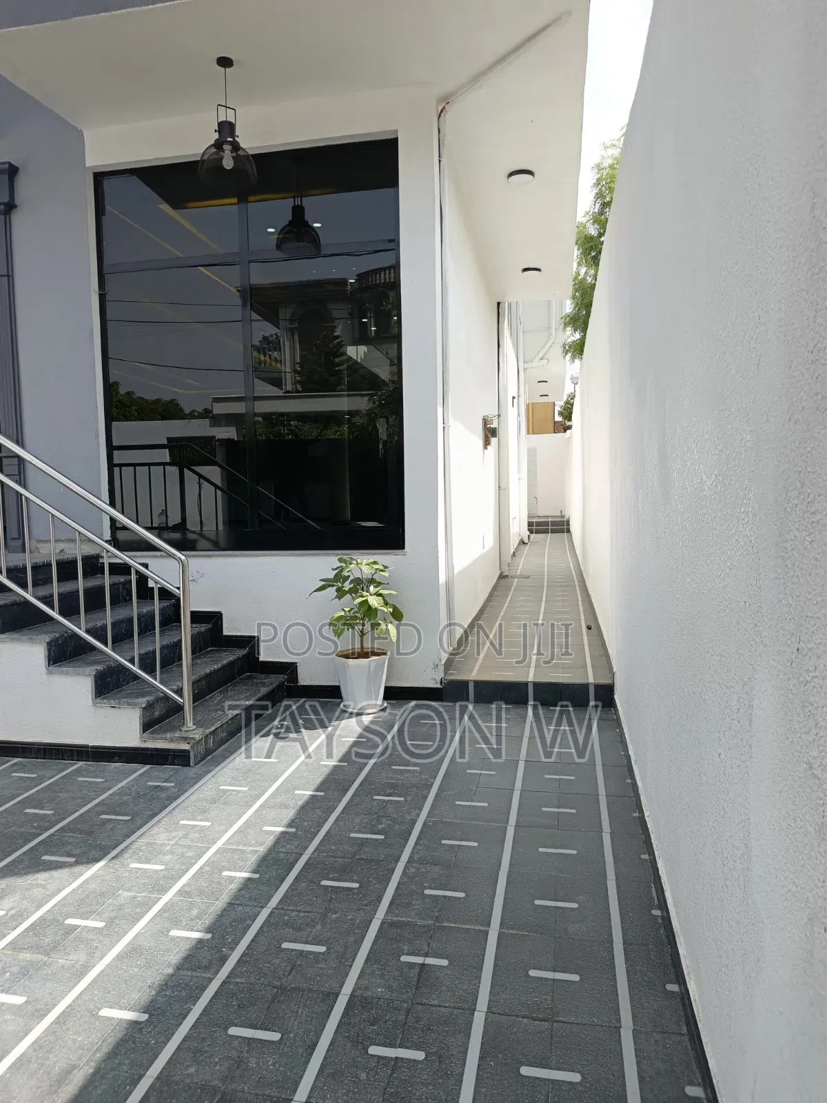 7bdrm House in Addis Ababa, Bole for sale