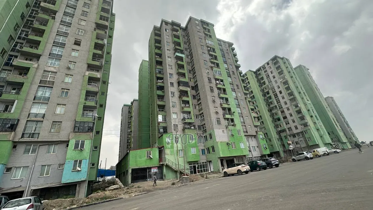 የሚሸጥ 40/60 ኮንዶሚኒየም ሱቅ
