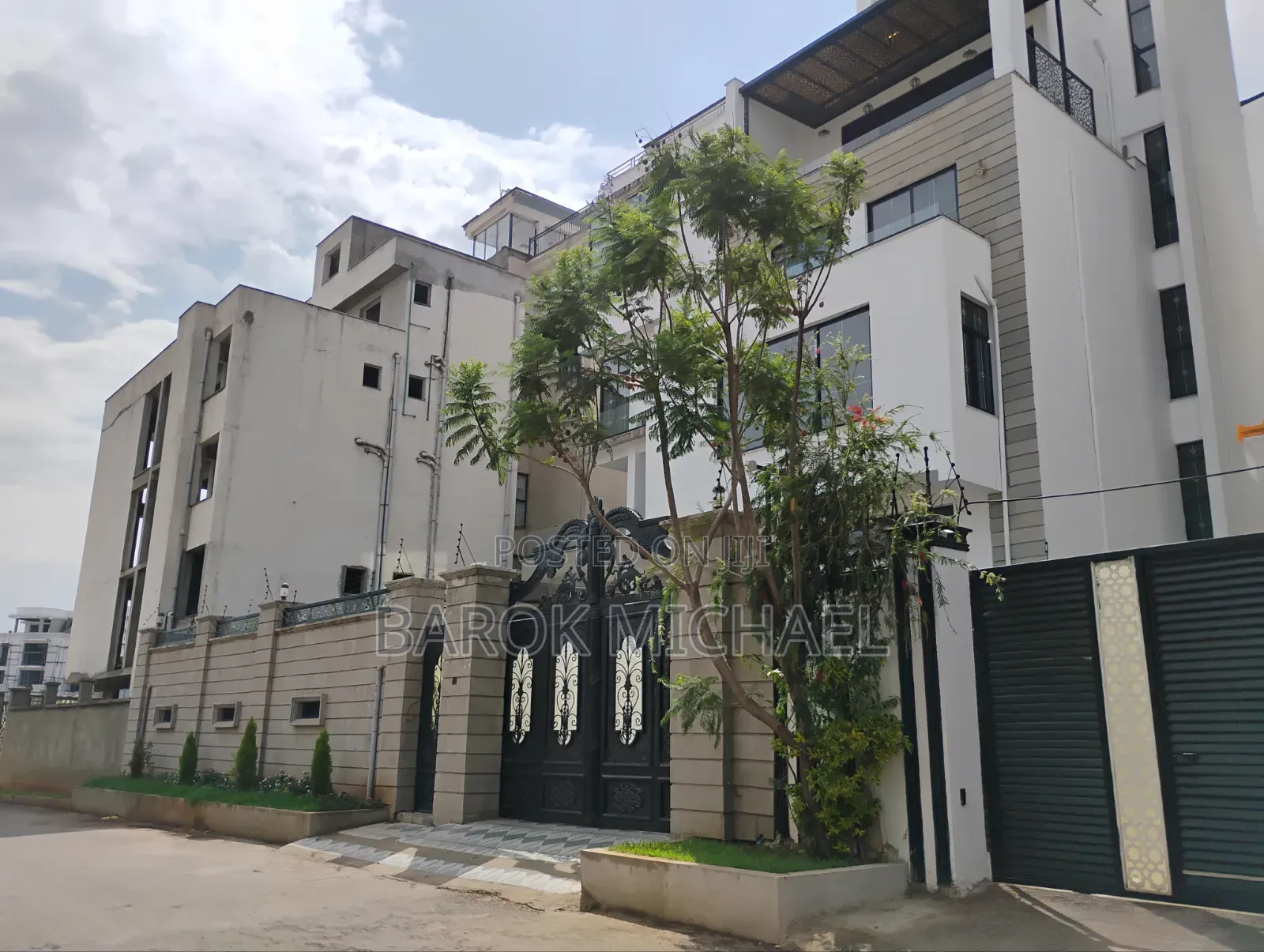 7bdrm Mansion in Bole for sale