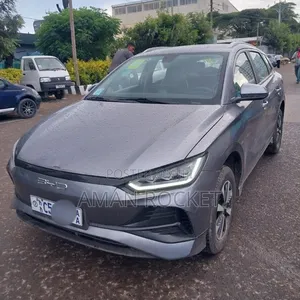 BYD E2 43 kWh 94 hp FWD 2024 Silver