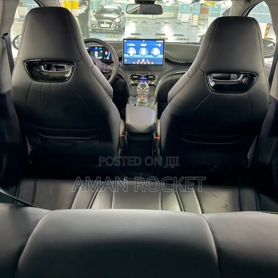 BYD E2 43 kWh 94 hp FWD 2024 Silver