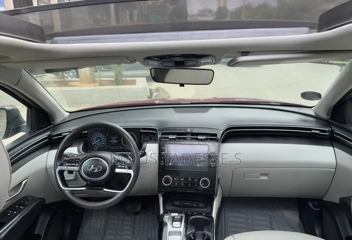 Hyundai Tucson 2022 Red