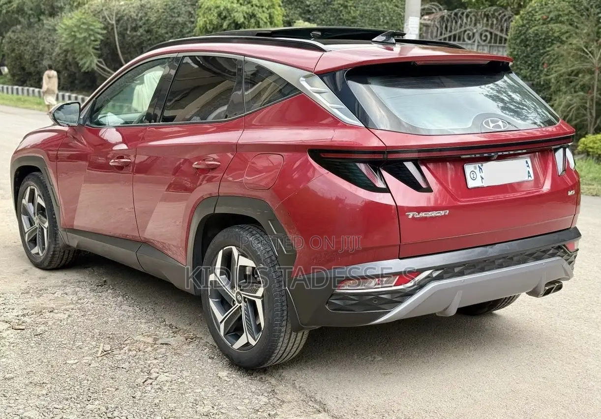 Hyundai Tucson 2022 Red