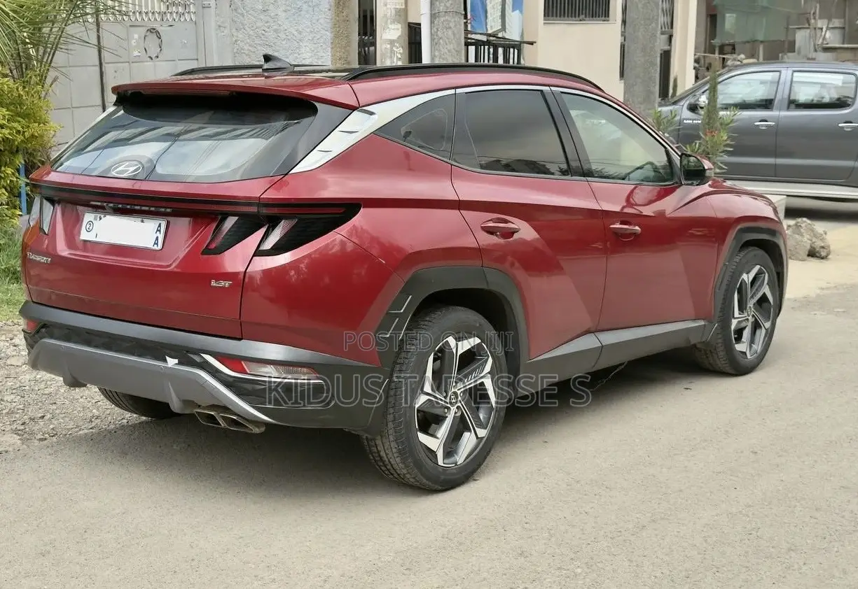 Hyundai Tucson 2022 Red