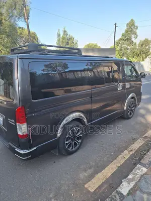 Toyota HiAce 220 2007 Black