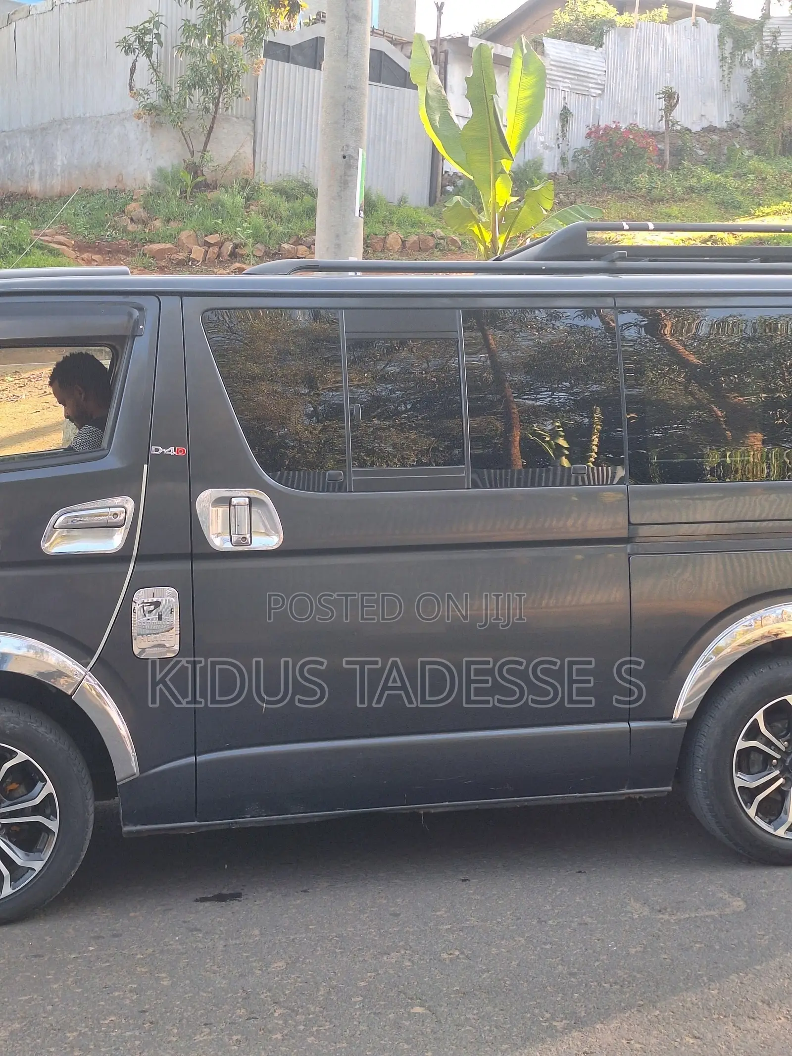 Toyota HiAce 220 2007 Black