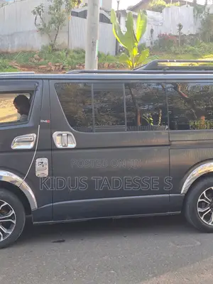 Toyota HiAce 220 2007 Black