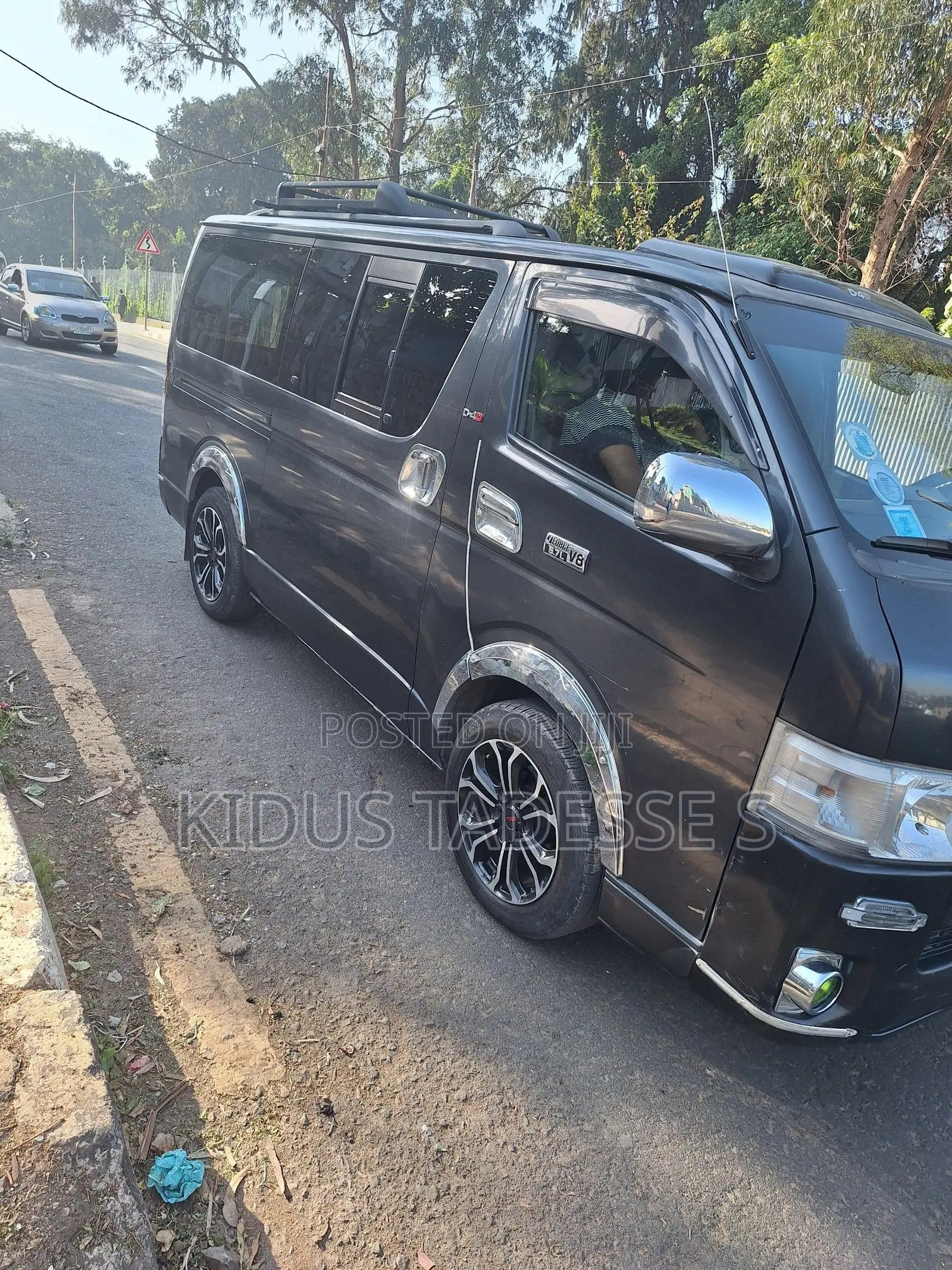 Toyota HiAce 220 2007 Black