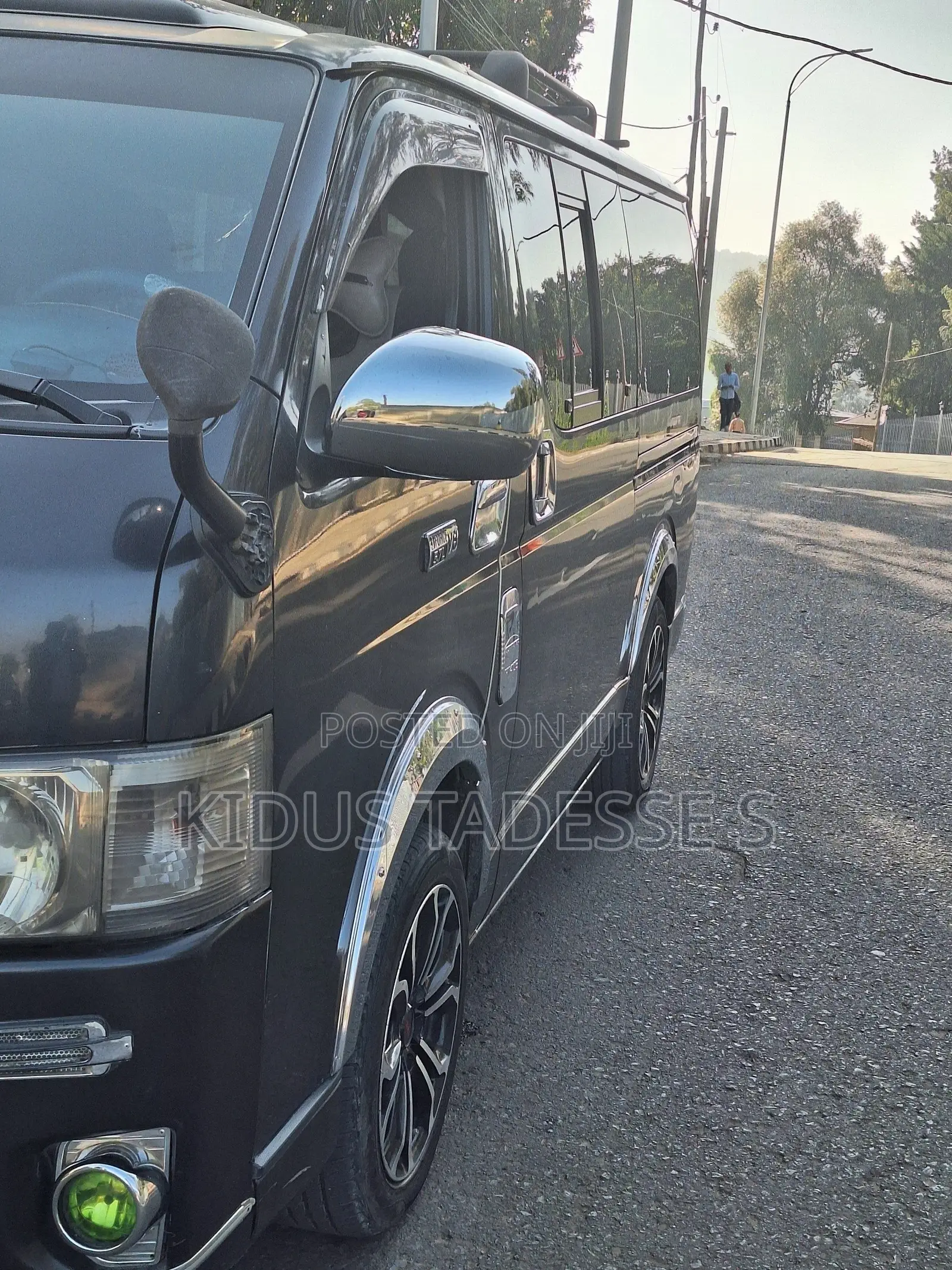 Toyota HiAce 220 2007 Black