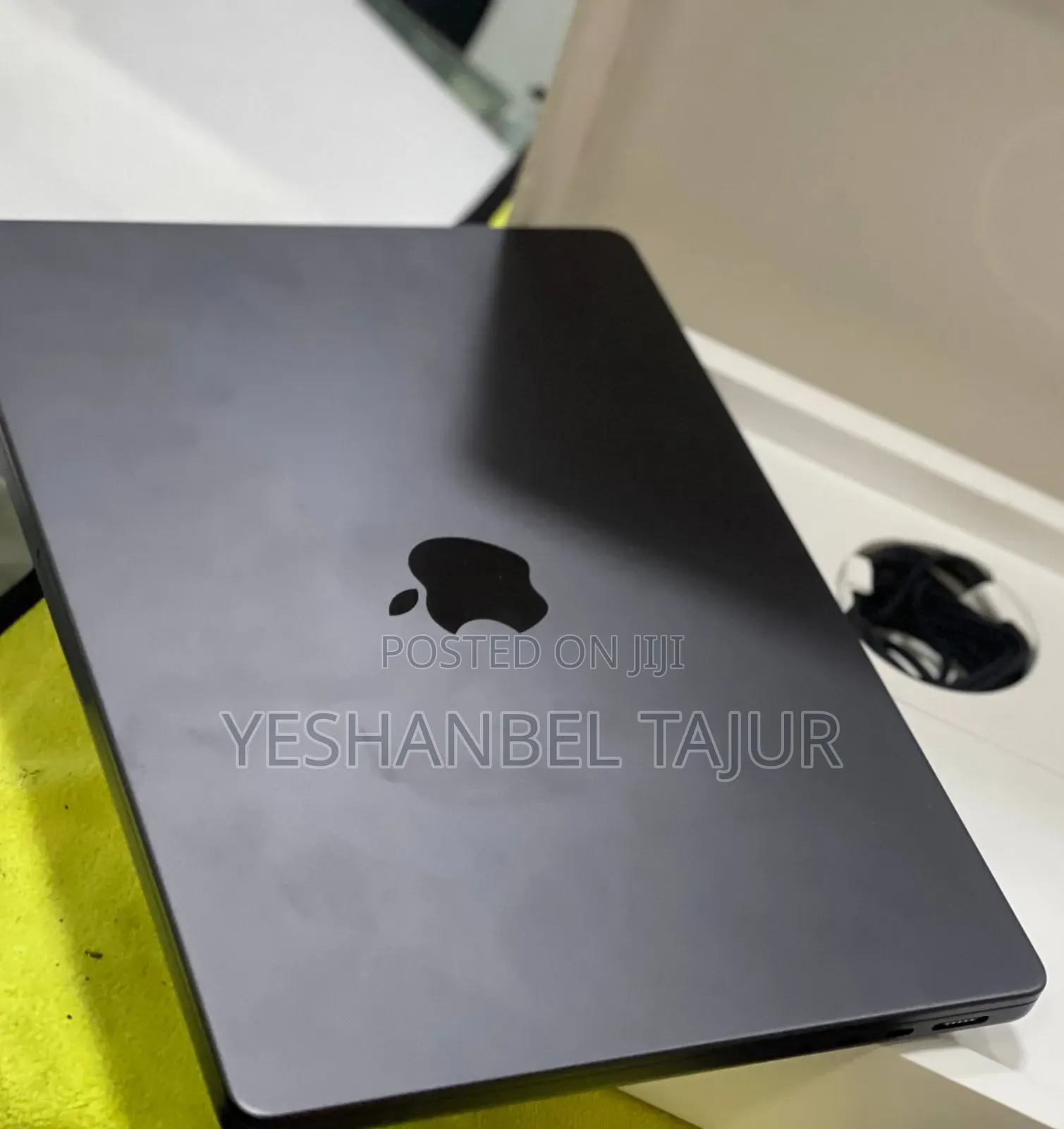 New Laptop Apple MacBook Pro 2025 M5 16GB Apple M5 Pro SSD 512GB
