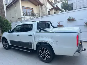 Mercedes-Benz X Class 2017 White