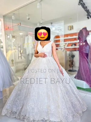 የሚሸጥ በመጠኑ ያገለገለ የሙሽራ ቀሚስ Used በጥሩ ሁኔታ ላይ ያለ
