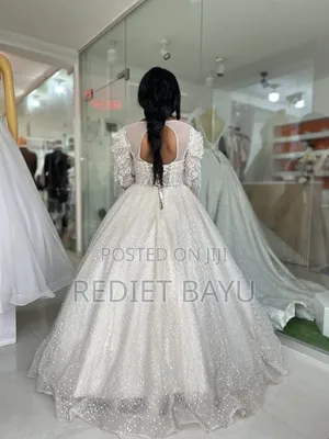 የሚሸጥ በመጠኑ ያገለገለ የሙሽራ ቀሚስ Used በጥሩ ሁኔታ ላይ ያለ
