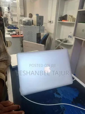 New Laptop Apple MacBook Pro 2015 16GB Intel Core i7 SSD 512GB