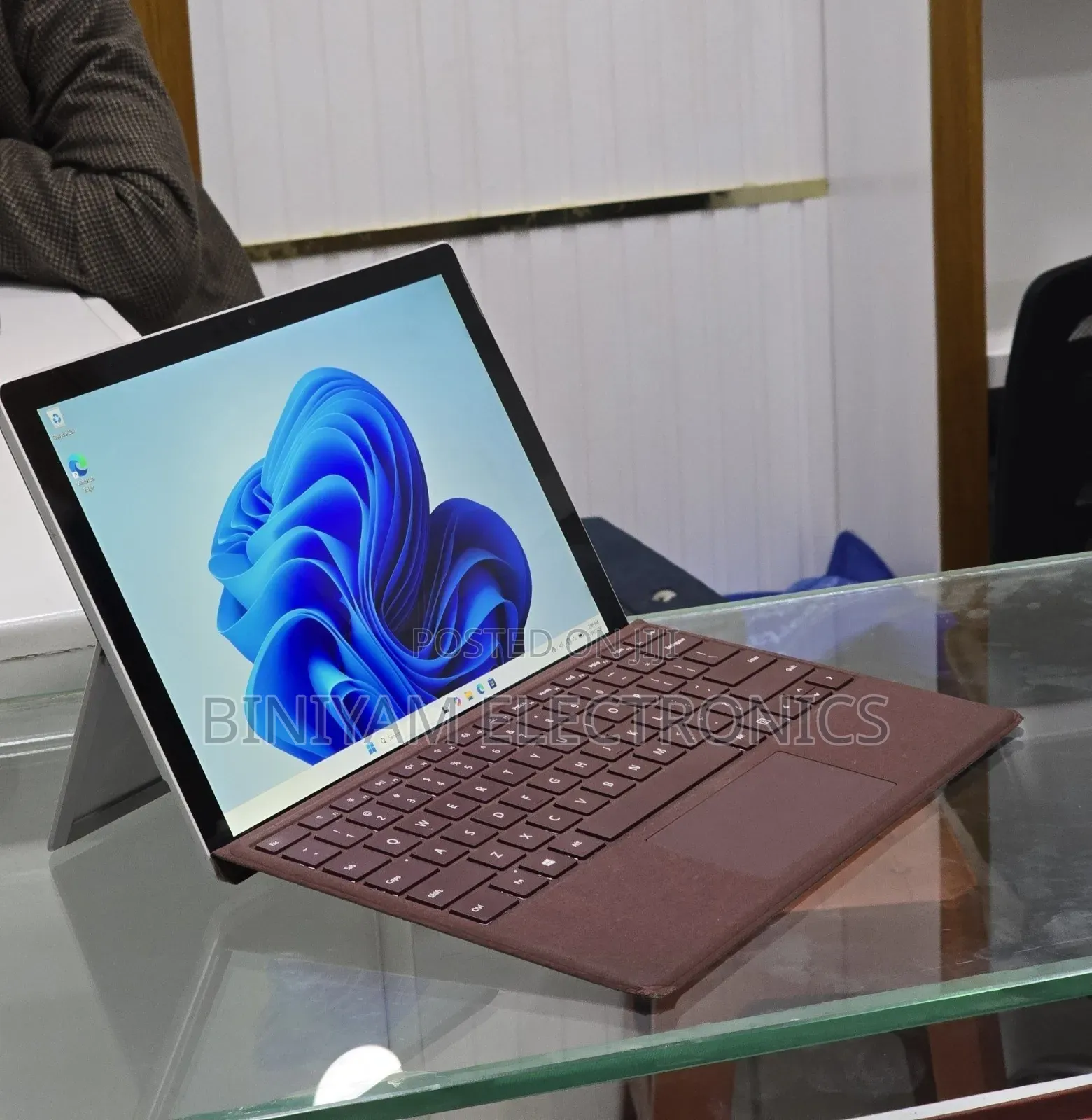 New Laptop Microsoft Surface Pro 6 8GB Intel Core i5 SSD 128GB