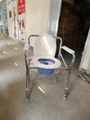 ባለ ፖፖ ወንበር የህክምና ቁሳቁስ መሸጫ በኢትዮጵያ ባለ ፖፖ ወንበር Commode Chair