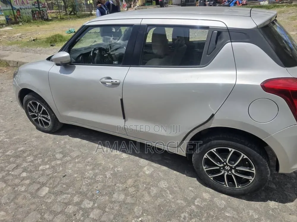 Suzuki Swift 2022 Silver