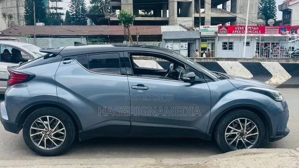 Toyota C-HR 2021 Blue