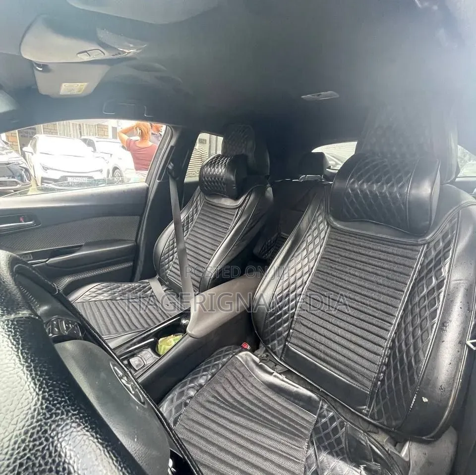 Toyota C-HR 2021 Blue