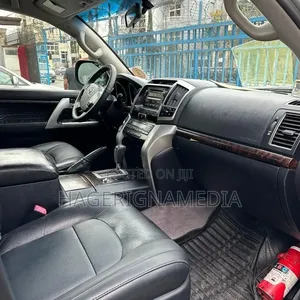 Toyota Land Cruiser 2014 Silver