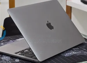New Laptop Apple MacBook Pro 2020 8GB Intel Core i5 SSD 512GB