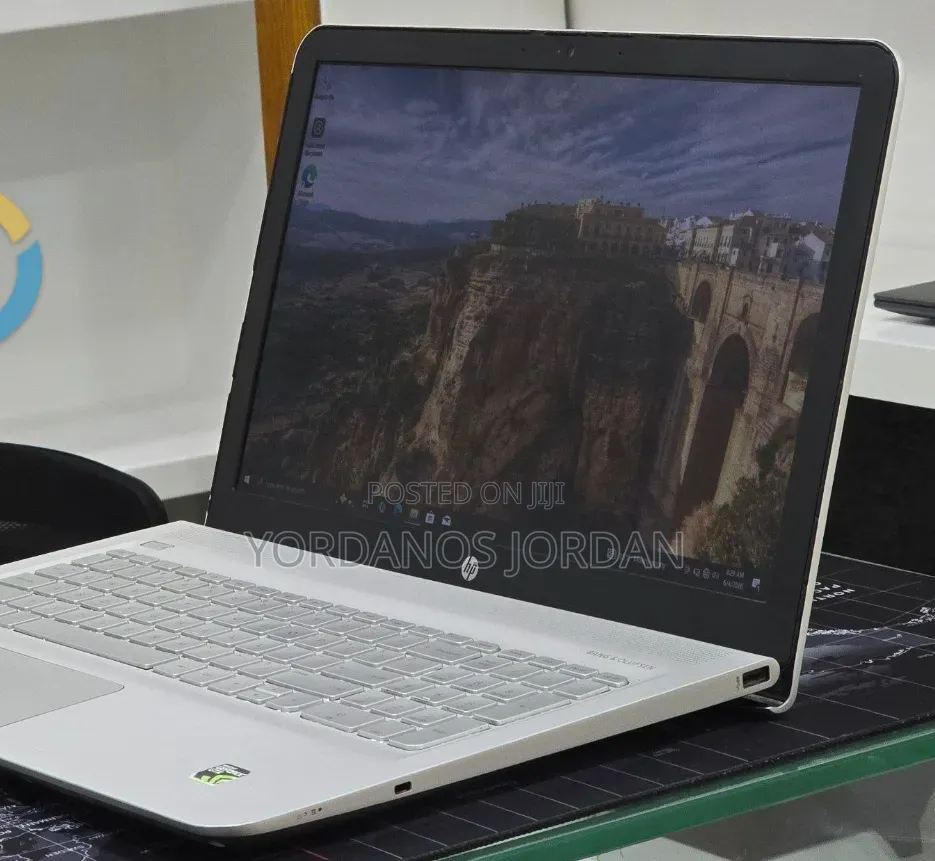 New Laptop HP Envy 15 12GB Intel Core i5 SSHD (Hybrid) 1.5T