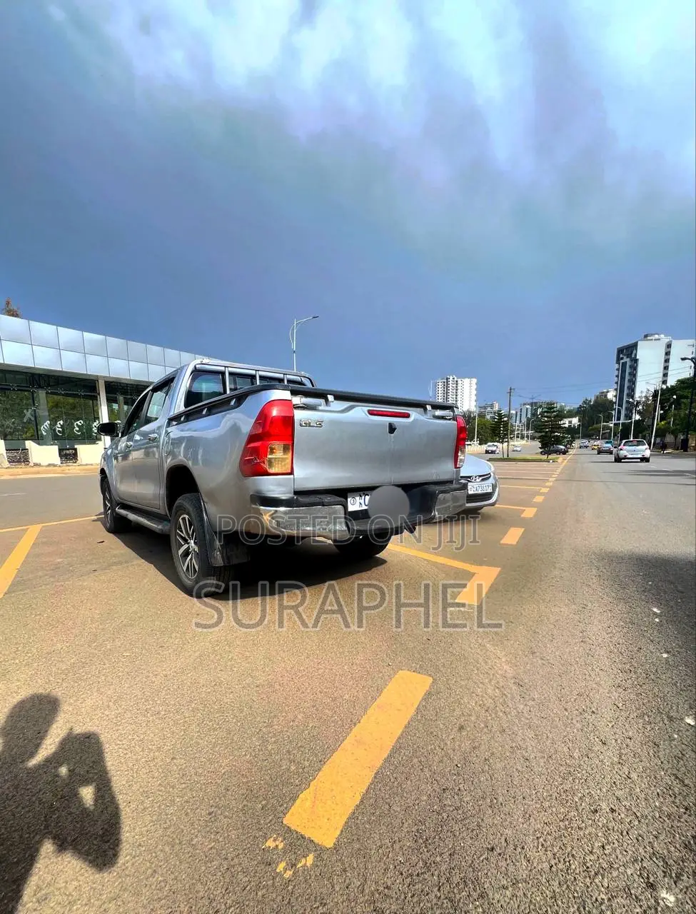 Toyota Hilux Revo Double Cab Deisel 2.4 AWD 2018 Silver